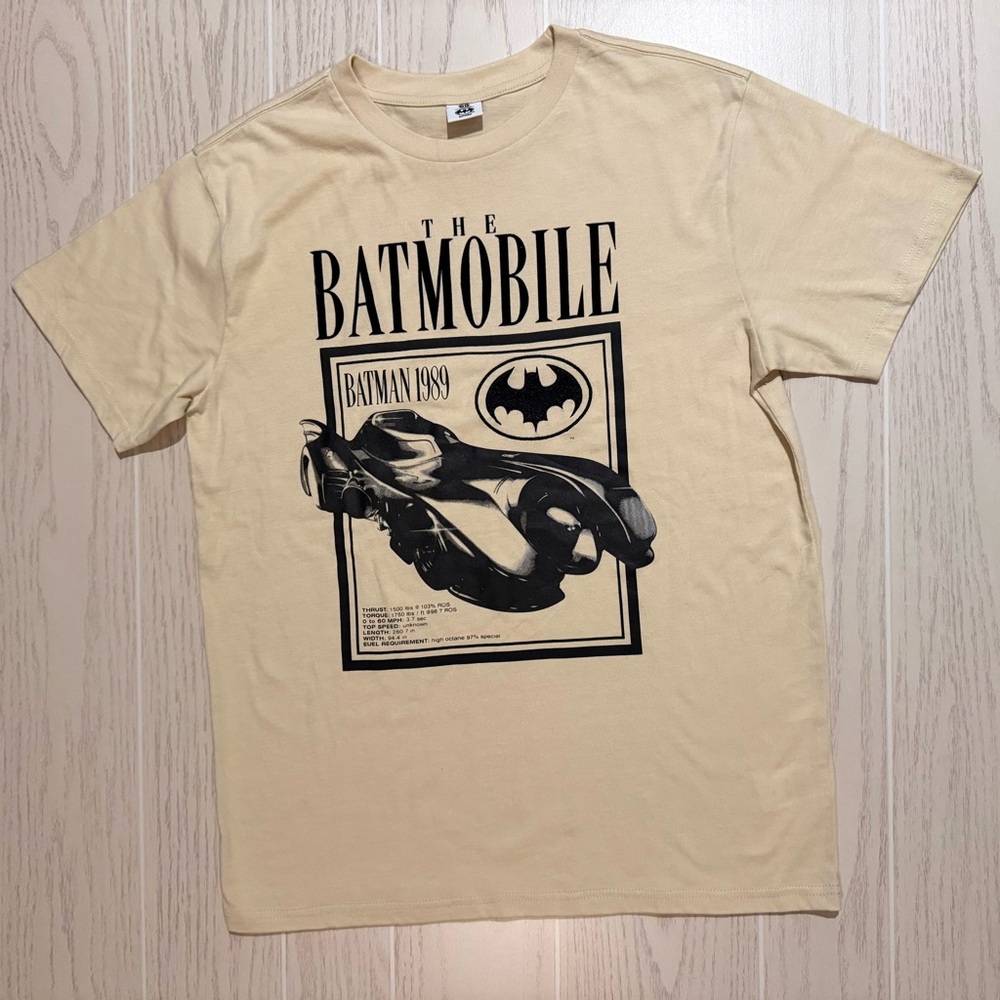 Batman 1989 Batmobile Graphic Tee‎ Mens Medium Beige DC Comics Movie NWOT